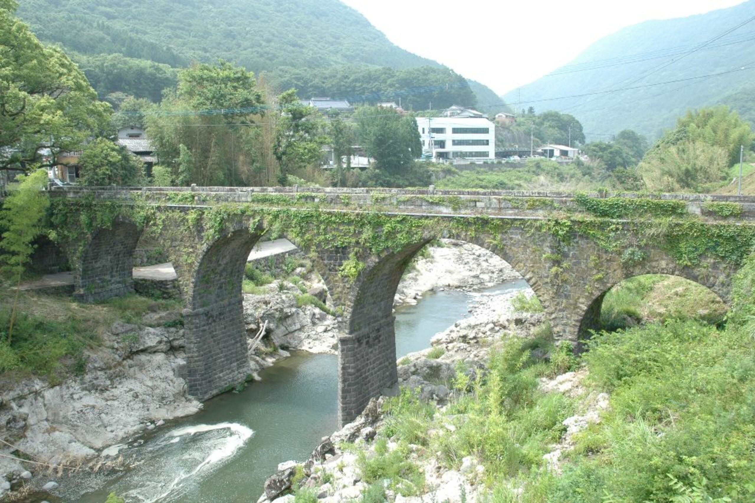 院内町の石橋群